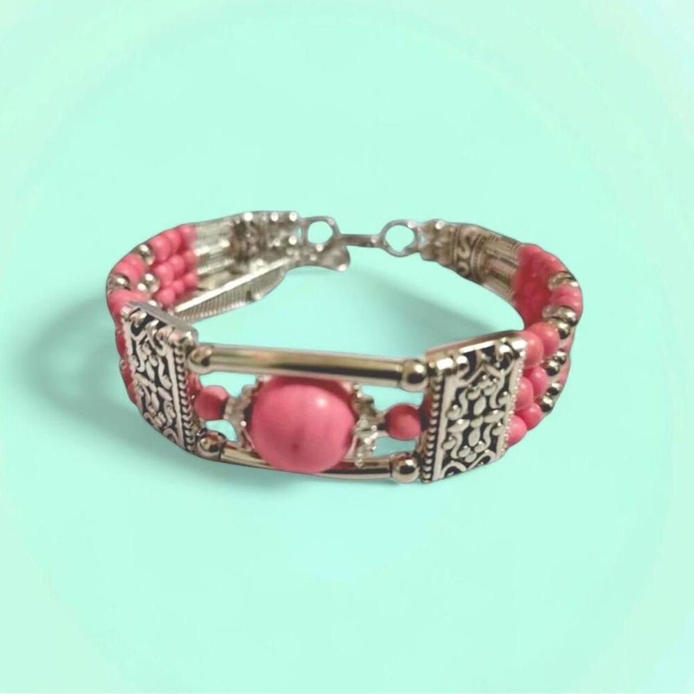 antique boho style beaded baby pink and silver bracelet 🪷